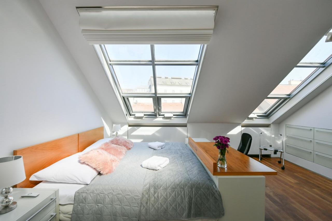 Luxury Central Penthouse With Sauna, Terrace, 250M2, 5Bdrm, 3Bthrm Prague Extérieur photo