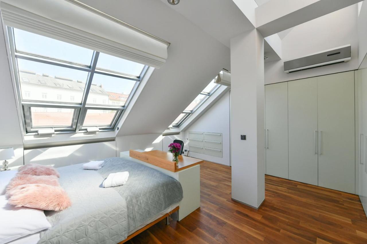 Luxury Central Penthouse With Sauna, Terrace, 250M2, 5Bdrm, 3Bthrm Prague Extérieur photo